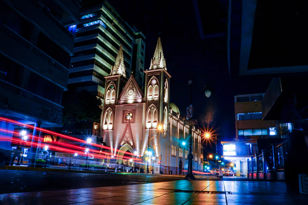 亮化工程公司發(fā)展景觀(guān)照明必須要符合這六項(xiàng)要求